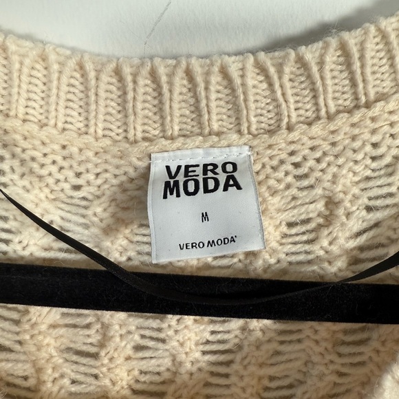 Vero Moda “FARGO” Textured Knit Cream Sweater – Size M 🤍 Cozy Winter Pullover - Picture 2 of 7